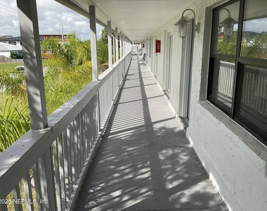 318 Arricola Avenue - Photo Thumbnail 2