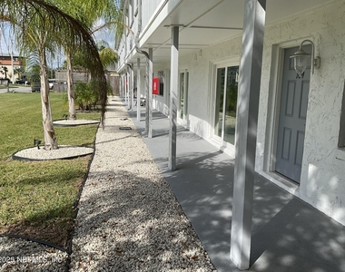 318 Arricola Avenue - Photo Thumbnail 1