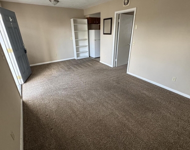 916 Children Way - Photo Thumbnail 6