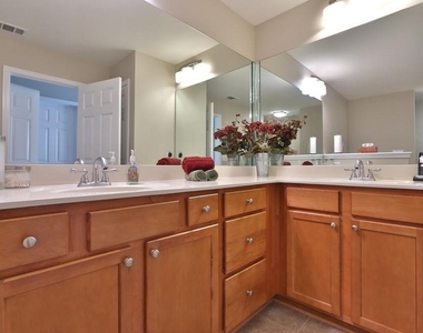 501 Grove Field Court - Photo Thumbnail 11