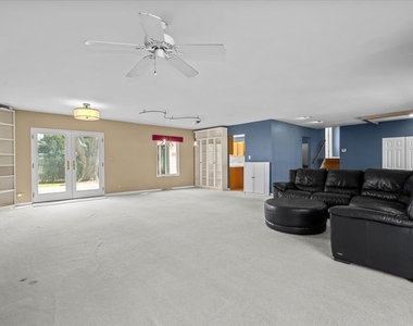 1120 N Brainard Street - Photo Thumbnail 5