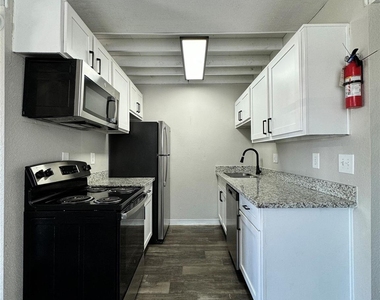 5110 Azalea Trace Drive - Photo Thumbnail 9