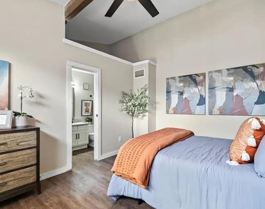 5110 Azalea Trace Drive - Photo Thumbnail 3