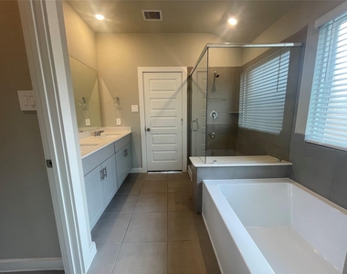 6406 Brazos Trail Drive - Photo Thumbnail 4