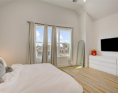 2013 Cochran Street - Photo Thumbnail 19