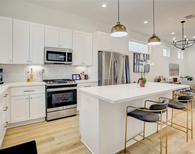 2013 Cochran Street - Photo Thumbnail 2