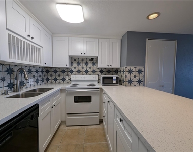 7520 Hornwood Drive - Photo Thumbnail 14