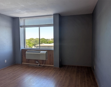 7520 Hornwood Drive - Photo Thumbnail 24