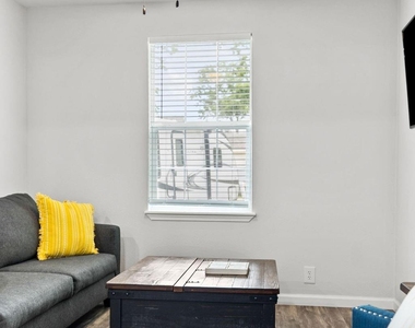 412 Waco Ave - Photo Thumbnail 22