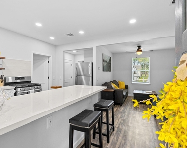 412 Waco Ave - Photo Thumbnail 2