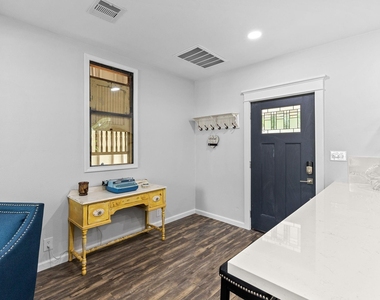 412 Waco Ave - Photo Thumbnail 5