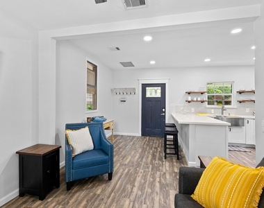 412 Waco Ave - Photo Thumbnail 6