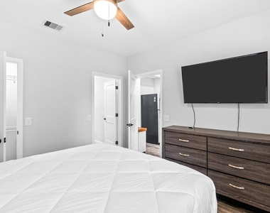 412 Waco Ave - Photo Thumbnail 10