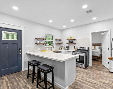 412 Waco Ave - Photo Thumbnail 7