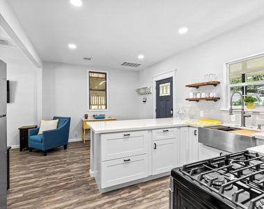 412 Waco Ave - Photo Thumbnail 9