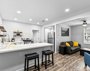 412 Waco Ave - Photo Thumbnail 3