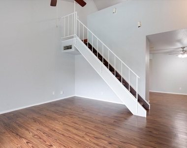 10811 Richmond Avenue Avenue - Photo Thumbnail 7