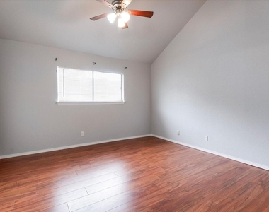 10811 Richmond Avenue Avenue - Photo Thumbnail 8