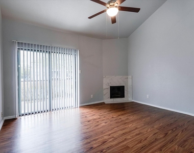 10811 Richmond Avenue Avenue - Photo Thumbnail 6
