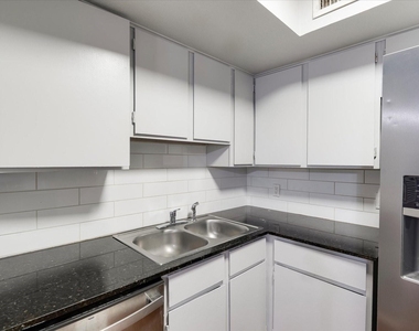 10811 Richmond Avenue Avenue - Photo Thumbnail 4