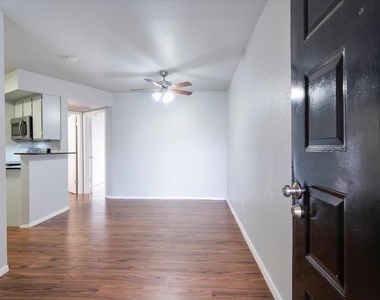 10811 Richmond Avenue Avenue - Photo Thumbnail 1