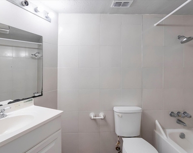 10811 Richmond Avenue Avenue - Photo Thumbnail 10