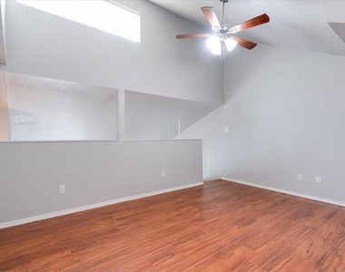 10811 Richmond Avenue Avenue - Photo Thumbnail 12