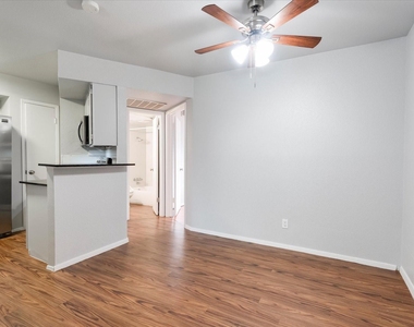 10811 Richmond Avenue Avenue - Photo Thumbnail 2