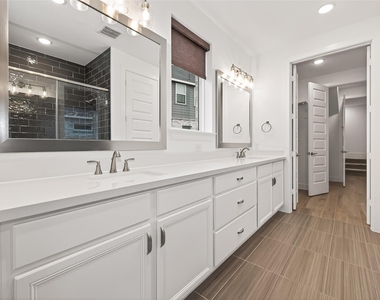 7218 Grassland Vista Lane - Photo Thumbnail 32