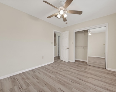 14914 W Bend Dr - Photo Thumbnail 34