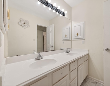 14914 W Bend Dr - Photo Thumbnail 35