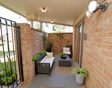 738 Country Place Drive Drive - Photo Thumbnail 9