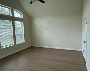 6802 Tiger Trail - Photo Thumbnail 9