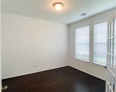 31302 Whitfield Court - Photo Thumbnail 3