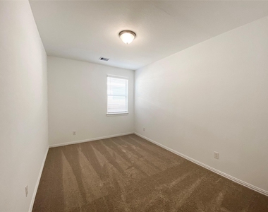 31302 Whitfield Court - Photo Thumbnail 16