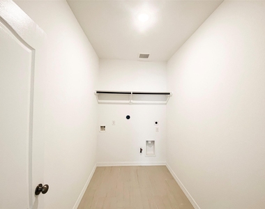 31302 Whitfield Court - Photo Thumbnail 21