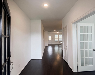 31302 Whitfield Court - Photo Thumbnail 2