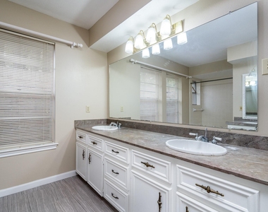 8330 Silver Shadows Lane - Photo Thumbnail 10