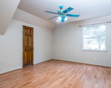 8330 Silver Shadows Lane - Photo Thumbnail 15