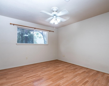 8330 Silver Shadows Lane - Photo Thumbnail 12