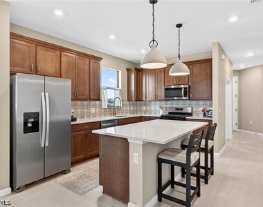 20548 Pebble Glen Drive - Photo Thumbnail 12