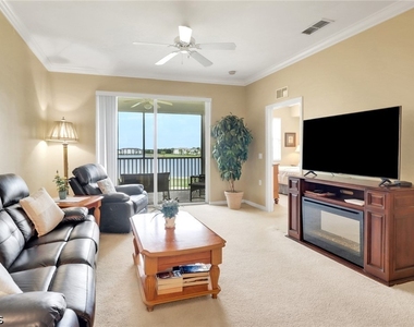 10390 Washingtonia Palm Way - Photo Thumbnail 1