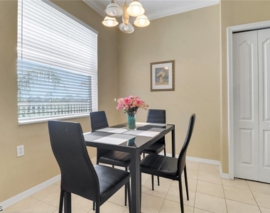 10390 Washingtonia Palm Way - Photo Thumbnail 8