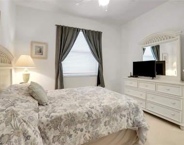 10390 Washingtonia Palm Way - Photo Thumbnail 13