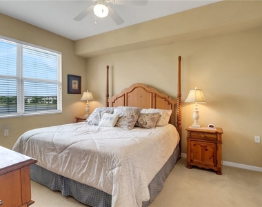 10390 Washingtonia Palm Way - Photo Thumbnail 21