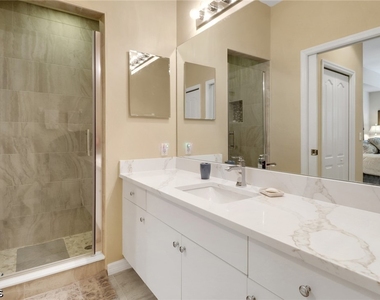 10390 Washingtonia Palm Way - Photo Thumbnail 3