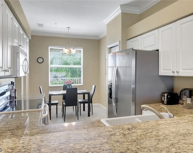 10390 Washingtonia Palm Way - Photo Thumbnail 16