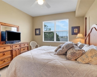 10390 Washingtonia Palm Way - Photo Thumbnail 15