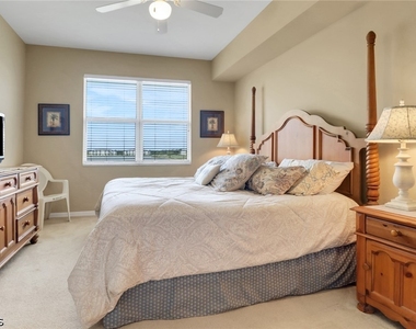10390 Washingtonia Palm Way - Photo Thumbnail 7