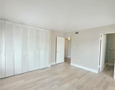 1830 Maravilla Avenue - Photo Thumbnail 17